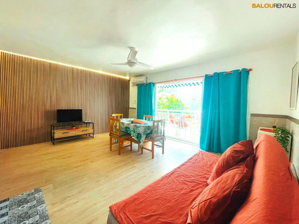 Communal lounge/ TV room, Living room, Dining area, internet, air conditioner