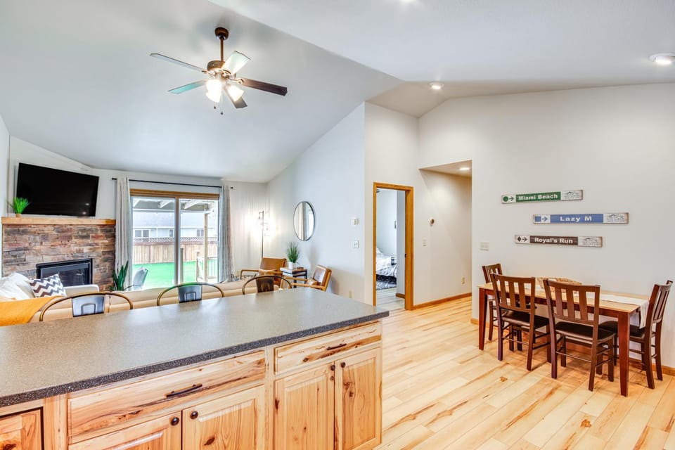 Beautiful Family Home 10 Mi to Red Lodge Mountain House in Montana