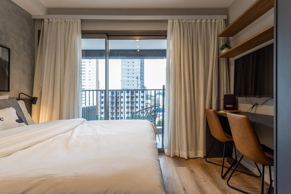 Bed, TV and multimedia, Balcony/Terrace, Photo of the whole room, Bedroom, hair dresser