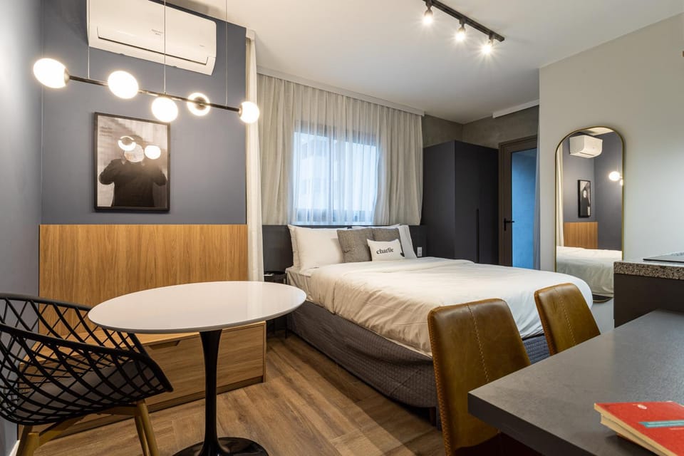 Bed, Living room, Bedroom, hair dresser, air conditioner