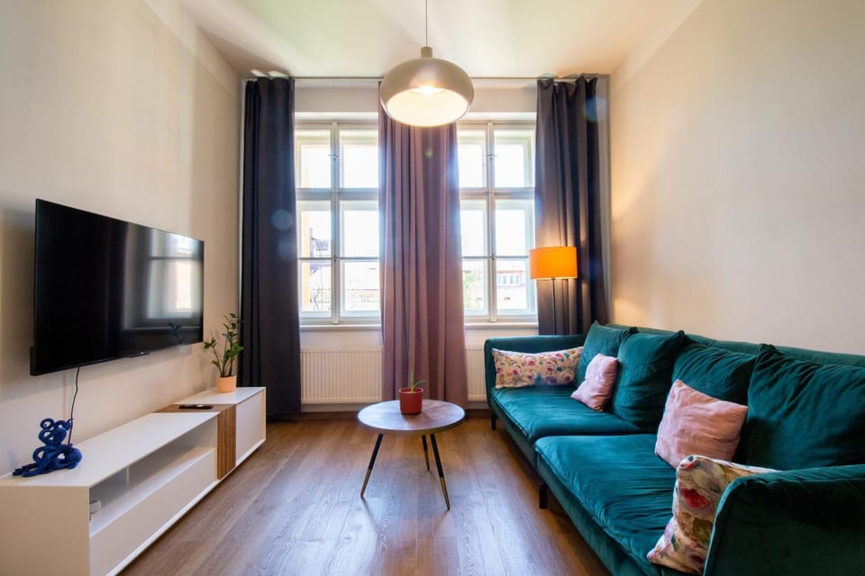 Communal lounge/ TV room, Living room, Seating area