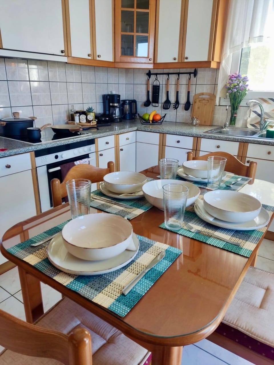 Coffee/tea facilities, Dining area, pet friendly, stove, kitchen