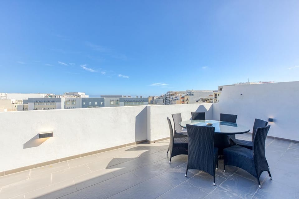 SB17 - 2 Bed Penthouse Panorama in Qawra Apartment in Saint Paul's Bay