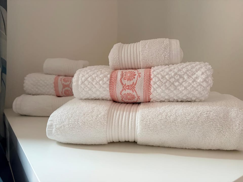 Bedroom, towels