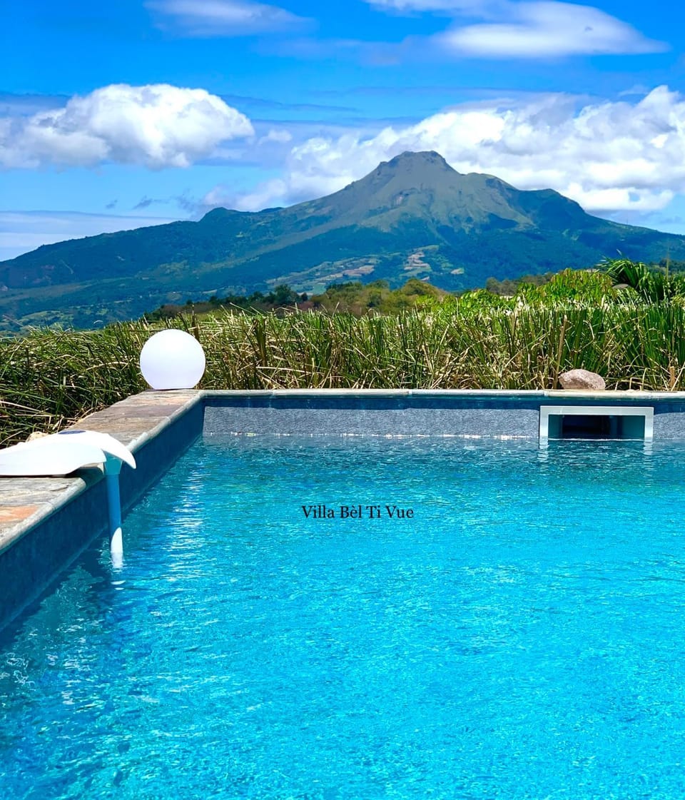 View (from property/room), Landmark view, Mountain view, Pool view