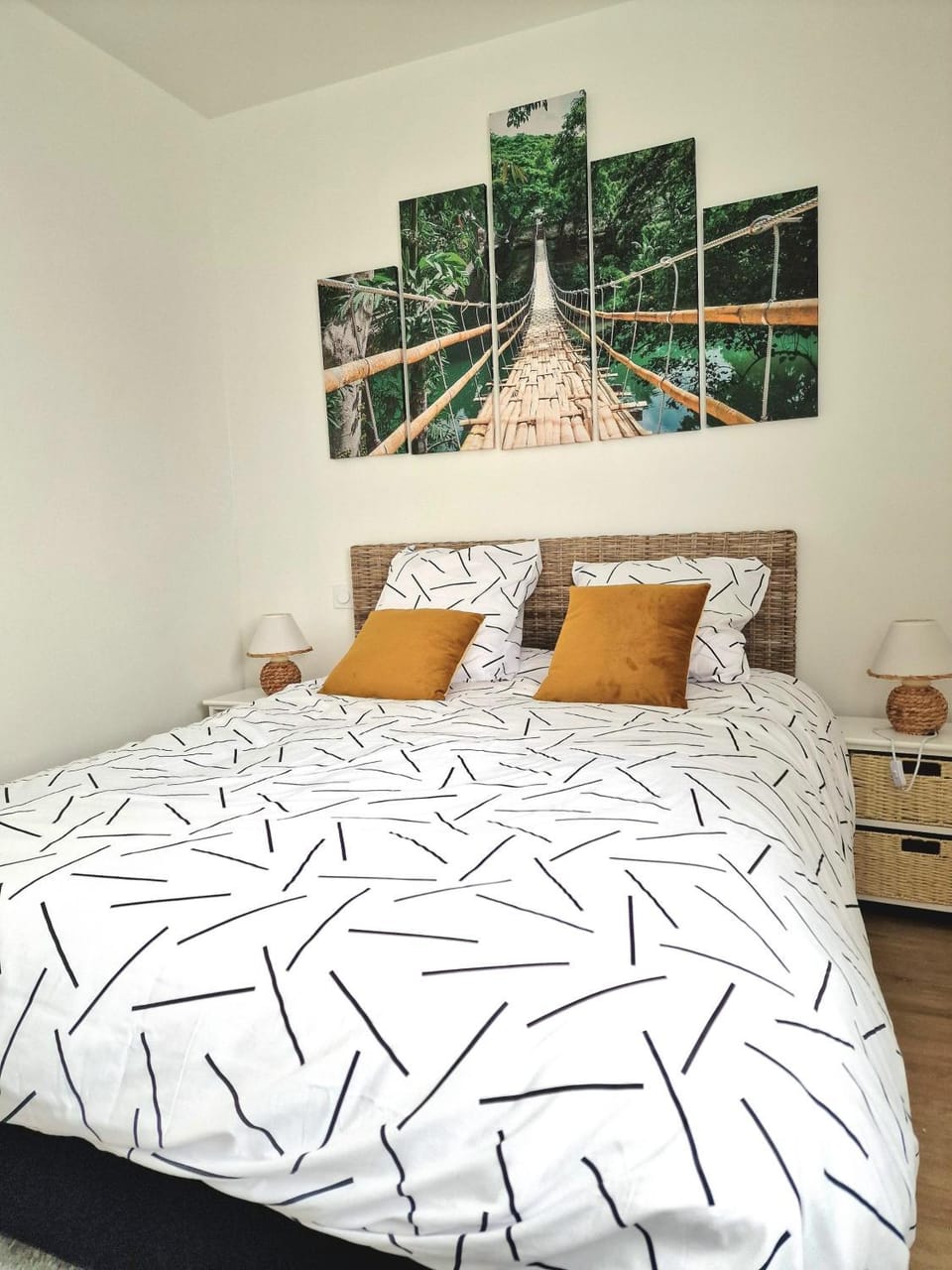 Bed, Photo of the whole room, Bedroom