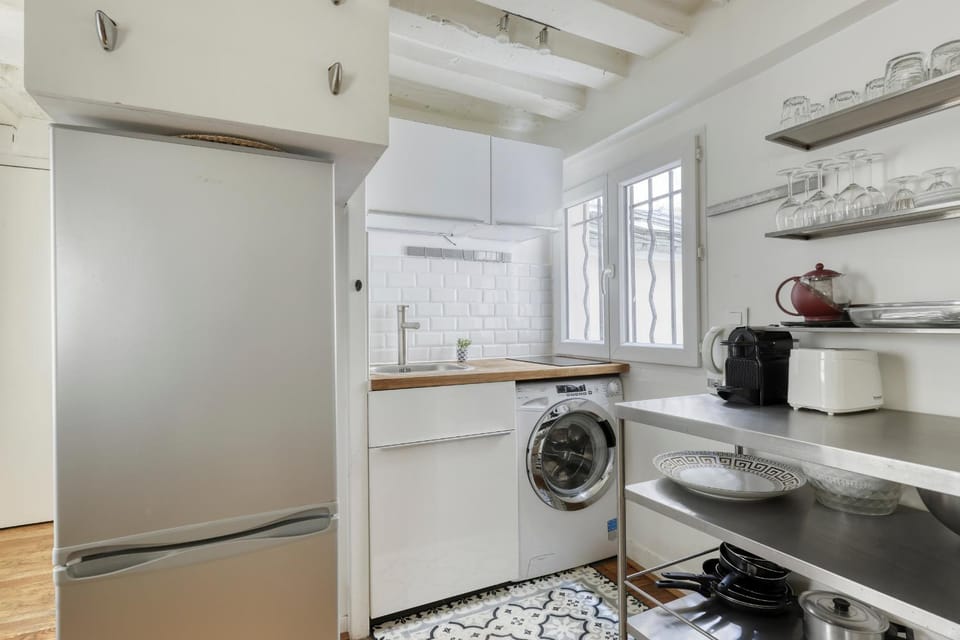 Kitchen or kitchenette, washing machine
