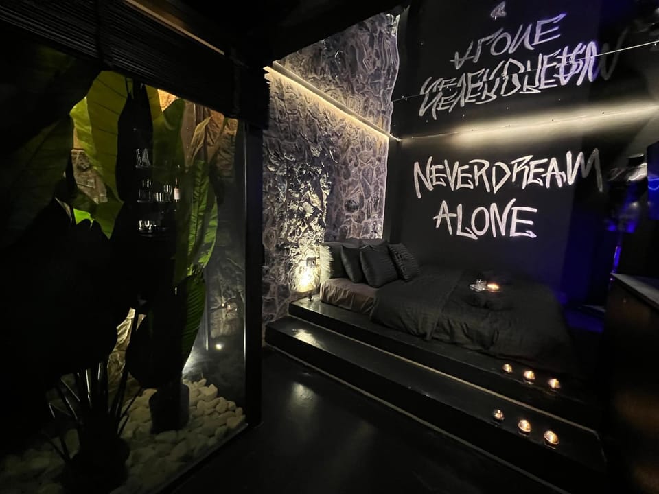 Bed, Text overlay