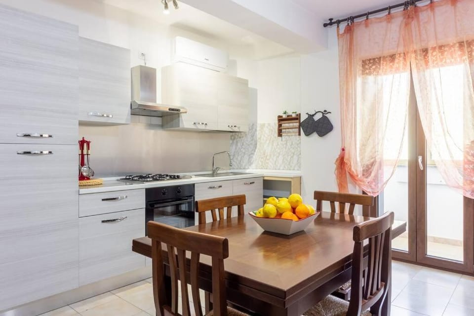 Kitchen or kitchenette, Dining area, dishwasher, pet friendly