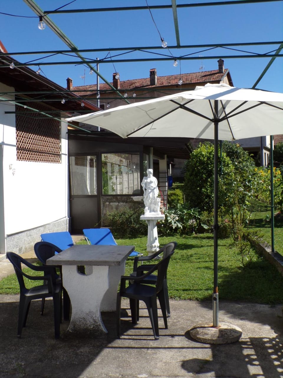 Day, Dining area, Garden view, sunbed