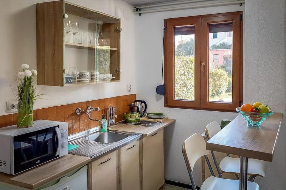 Coffee/tea facilities, Kitchen or kitchenette, minibar, stove, toaster