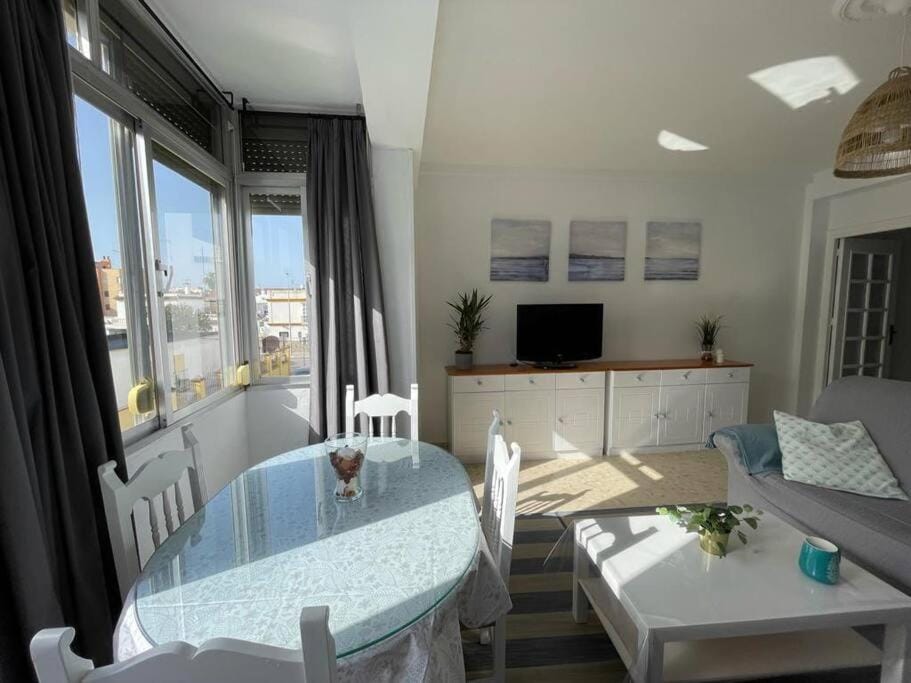 Living room, Dining area