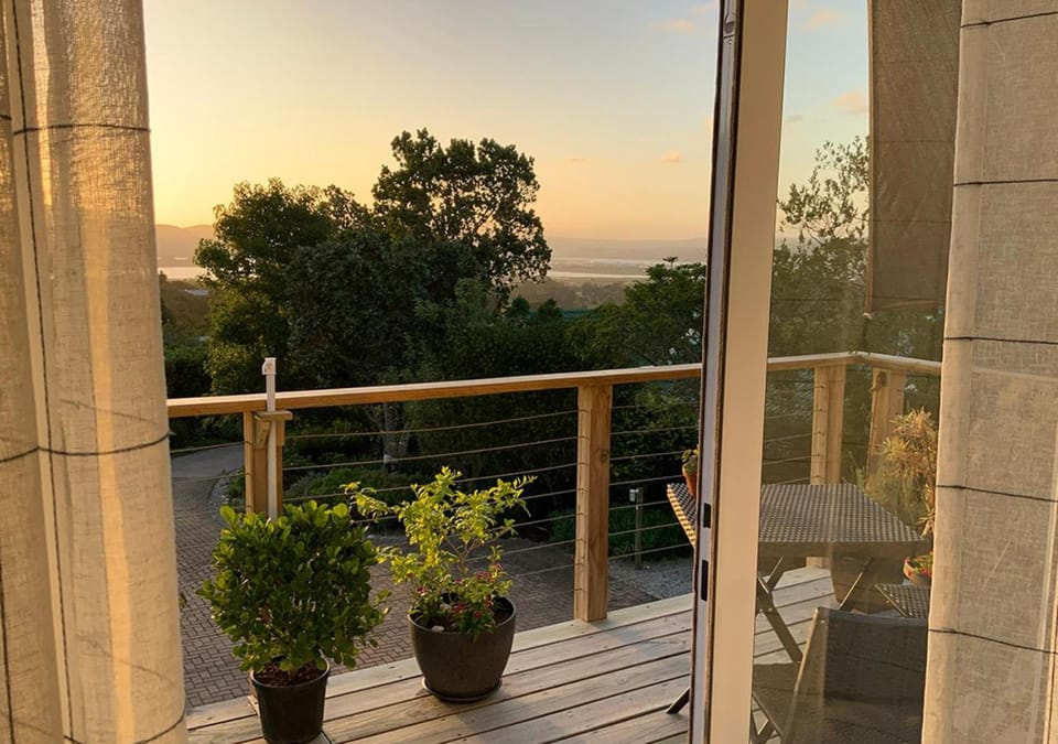 View (from property/room), Balcony/Terrace, Lake view
