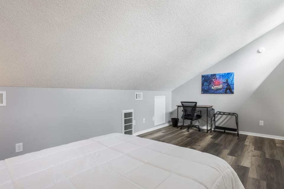 Bed, Photo of the whole room, Evening entertainment, Bedroom, hair dresser