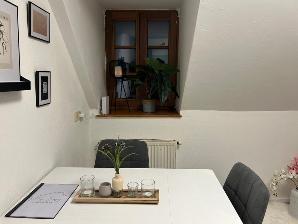 Seating area, Dining area, hair dresser, locker