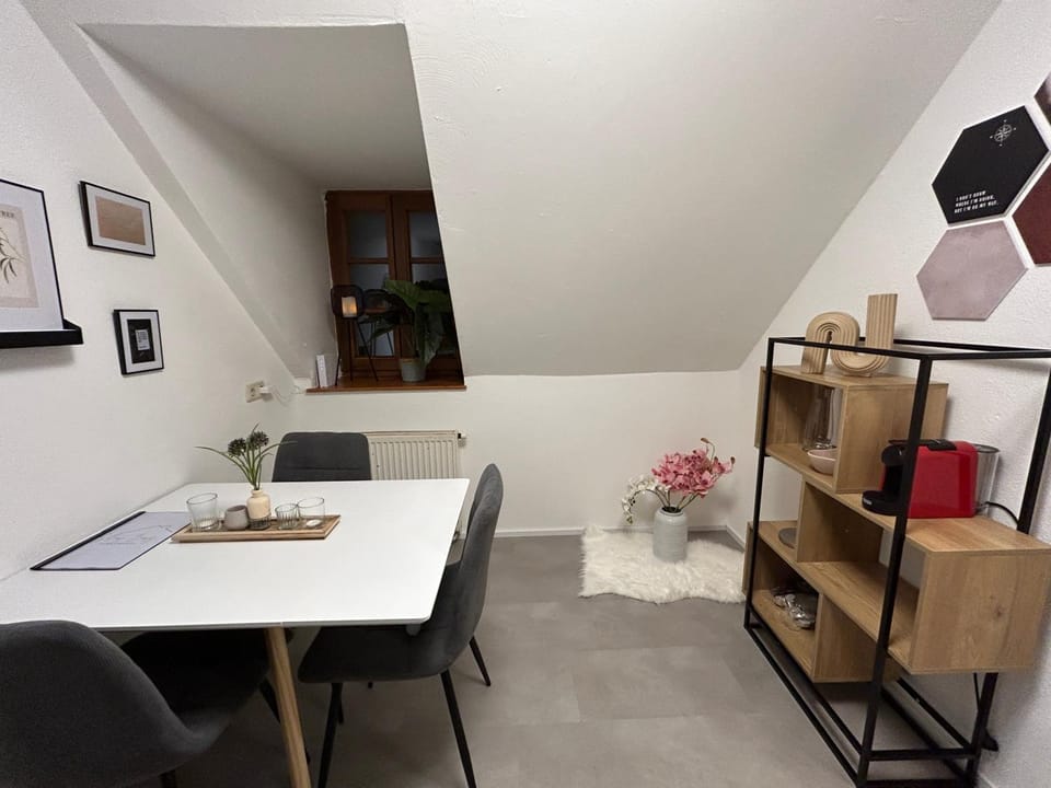 Coffee/tea facilities, Seating area, Dining area, hair dresser