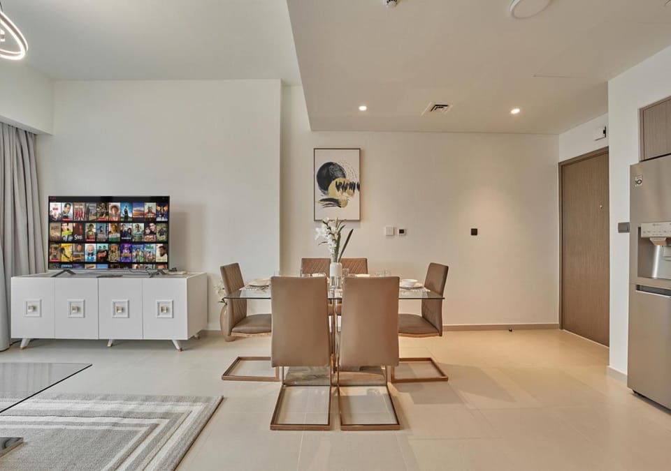 TV and multimedia, Kitchen or kitchenette, Living room, Seating area