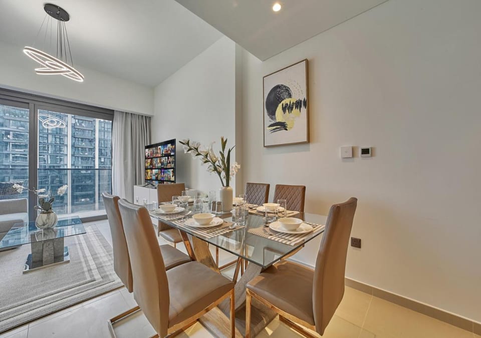 TV and multimedia, Living room, Seating area, Dining area, fireplace