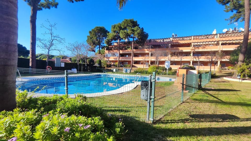 Pinogolf Elviria Marbella with free parking, wifi, pool and large terrace Apartment in Marbella