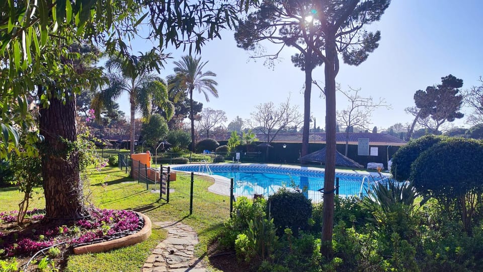 Pinogolf Elviria Marbella with free parking, wifi, pool and large terrace Apartment in Marbella