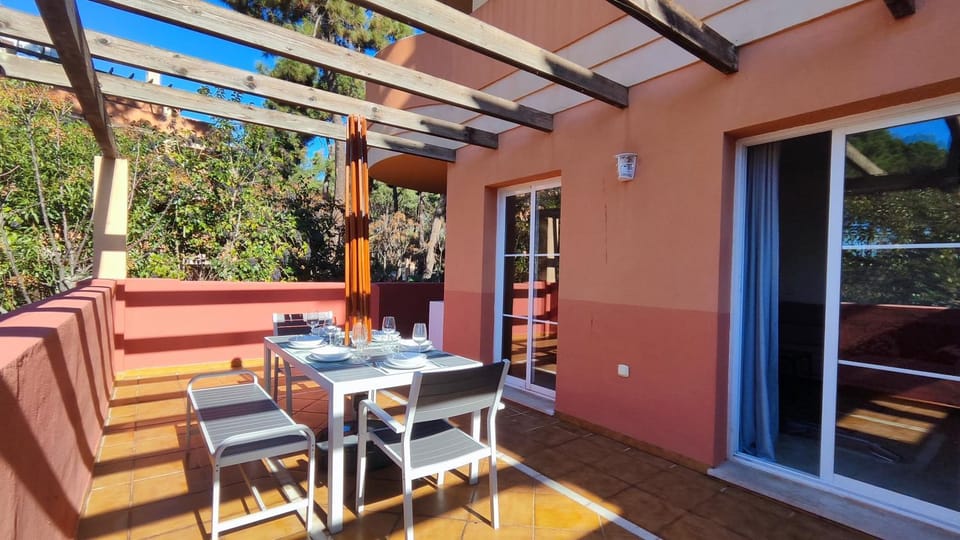 Pinogolf Elviria Marbella with free parking, wifi, pool and large terrace Apartment in Marbella