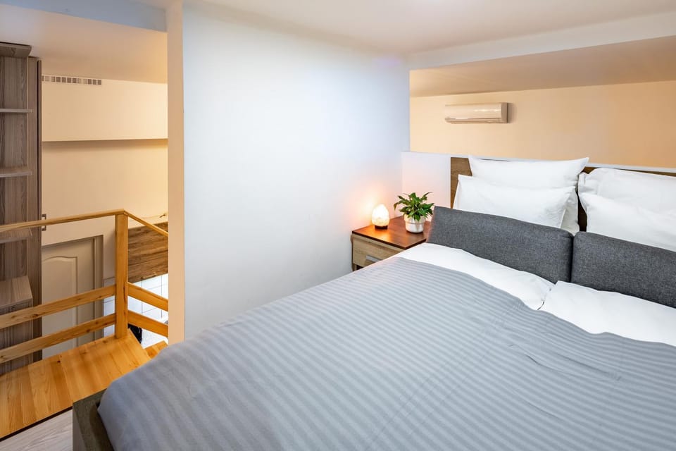 Bed, Bedroom