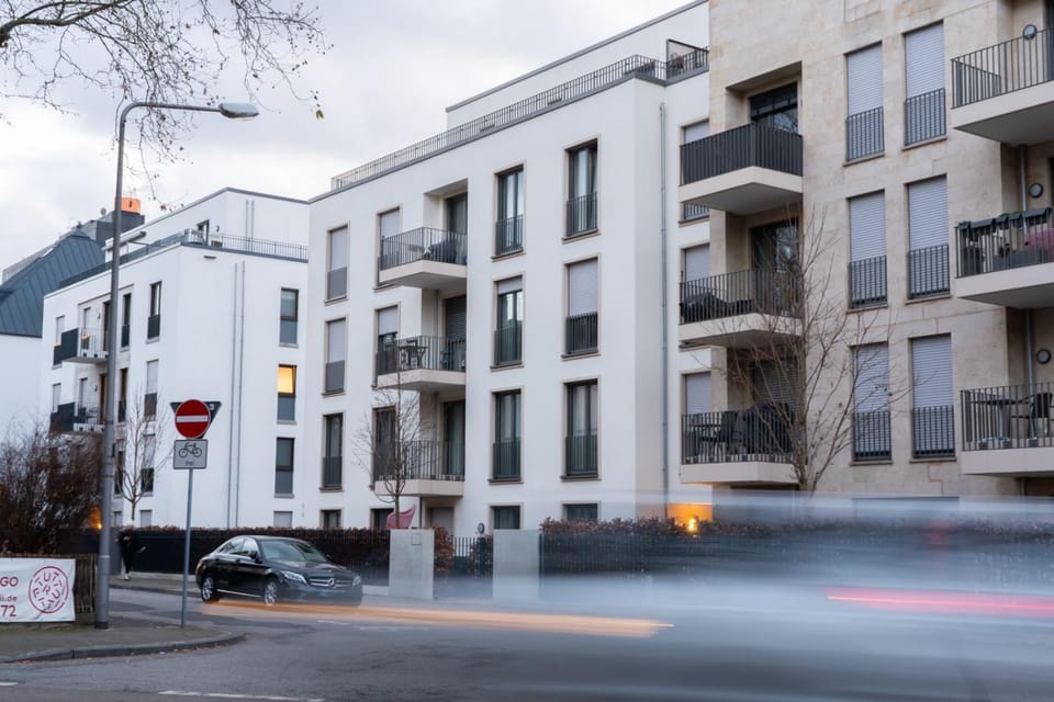 Property building, Neighbourhood