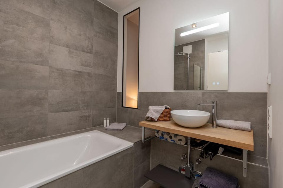 Bathroom, Bath, towels