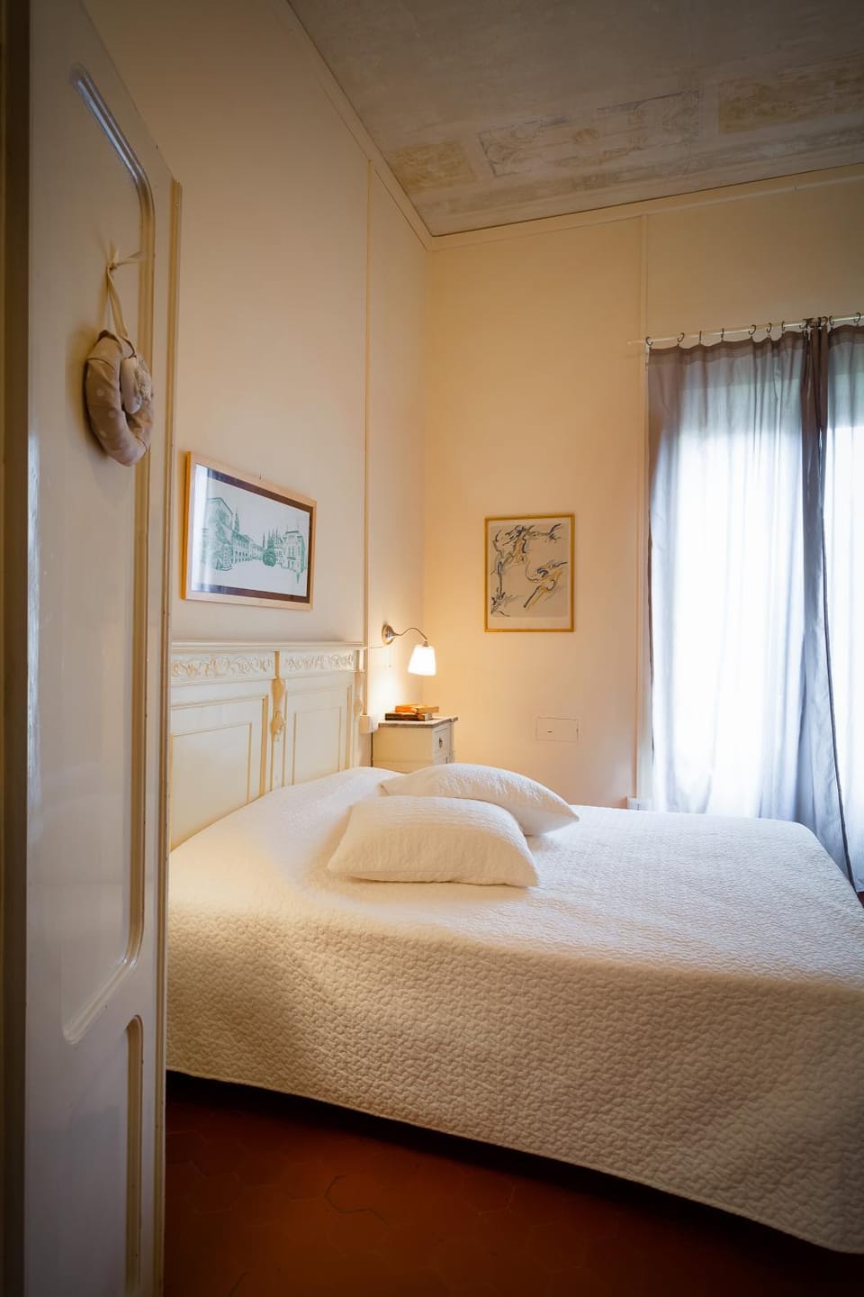 Day, Photo of the whole room