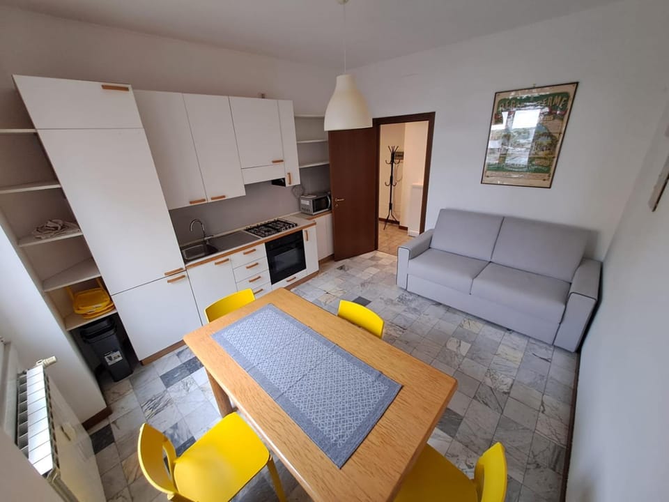 Kitchen or kitchenette, Living room, Seating area, Dining area, minibar, pet friendly, stove