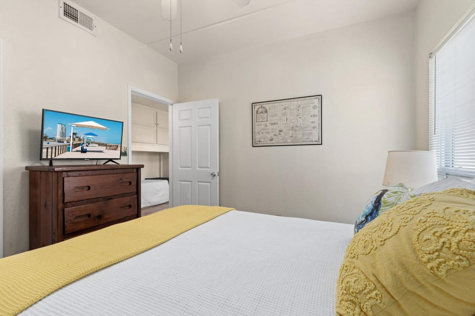 Coronado Get-AWAY at Fantasy Circle Apartment in South Padre Island