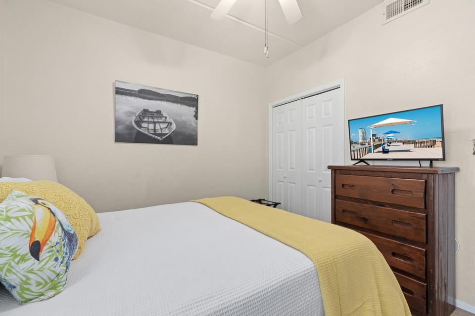 Coronado Get-AWAY at Fantasy Circle Apartment in South Padre Island