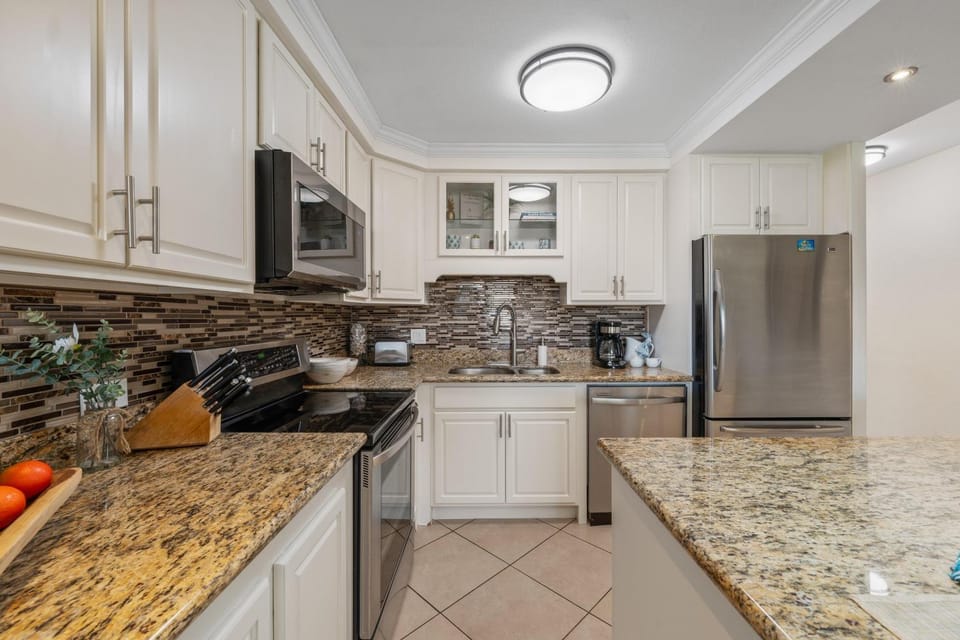 Kamaole Sands 7307 · KAS 7307 Remodeled Condo Across Beach w Poo House in Kamaole