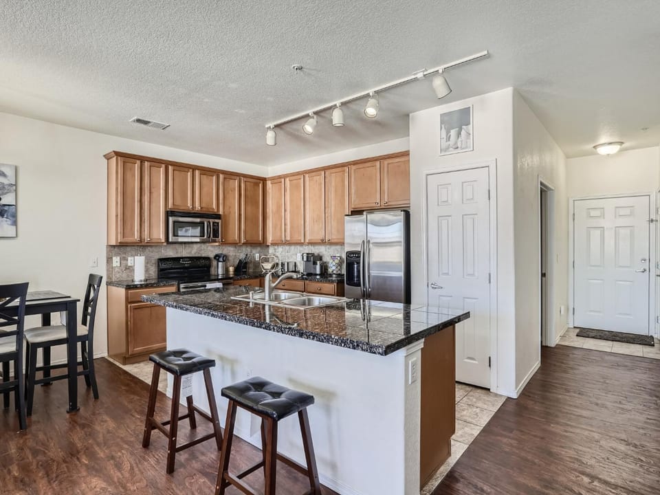 1BR Condo near Dove Valley Apartment in Aurora