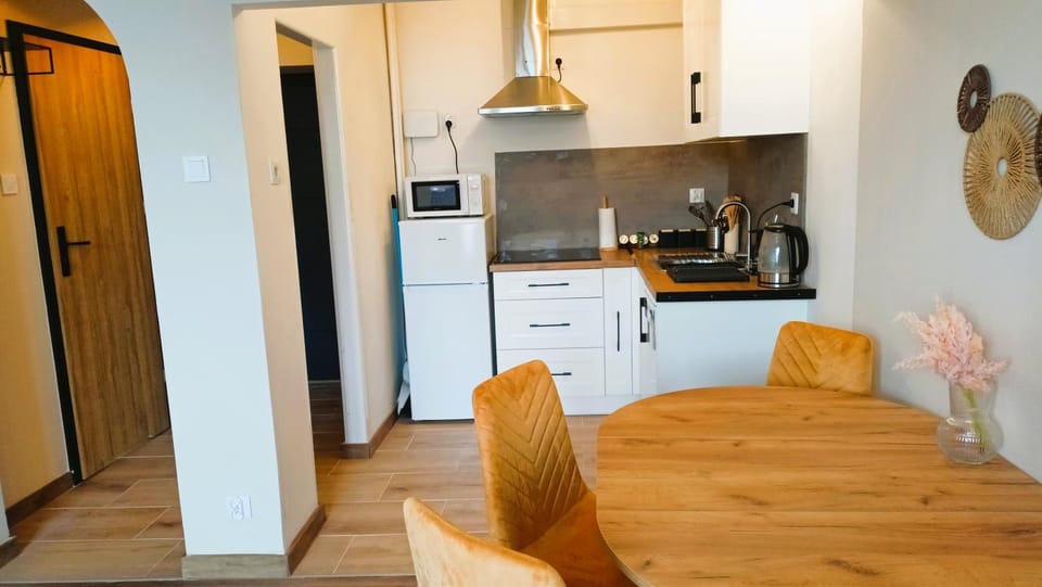 Kitchen or kitchenette, Dining area, minibar