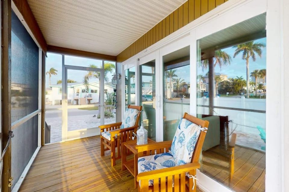 Beach to Beach House in Estero Island