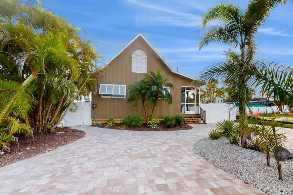 Beach to Beach House in Estero Island