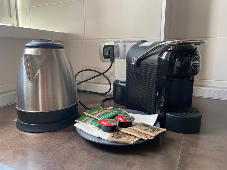 Coffee/tea facilities, Kitchen or kitchenette