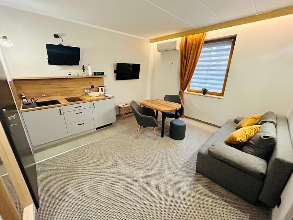 TV and multimedia, Kitchen or kitchenette, Living room