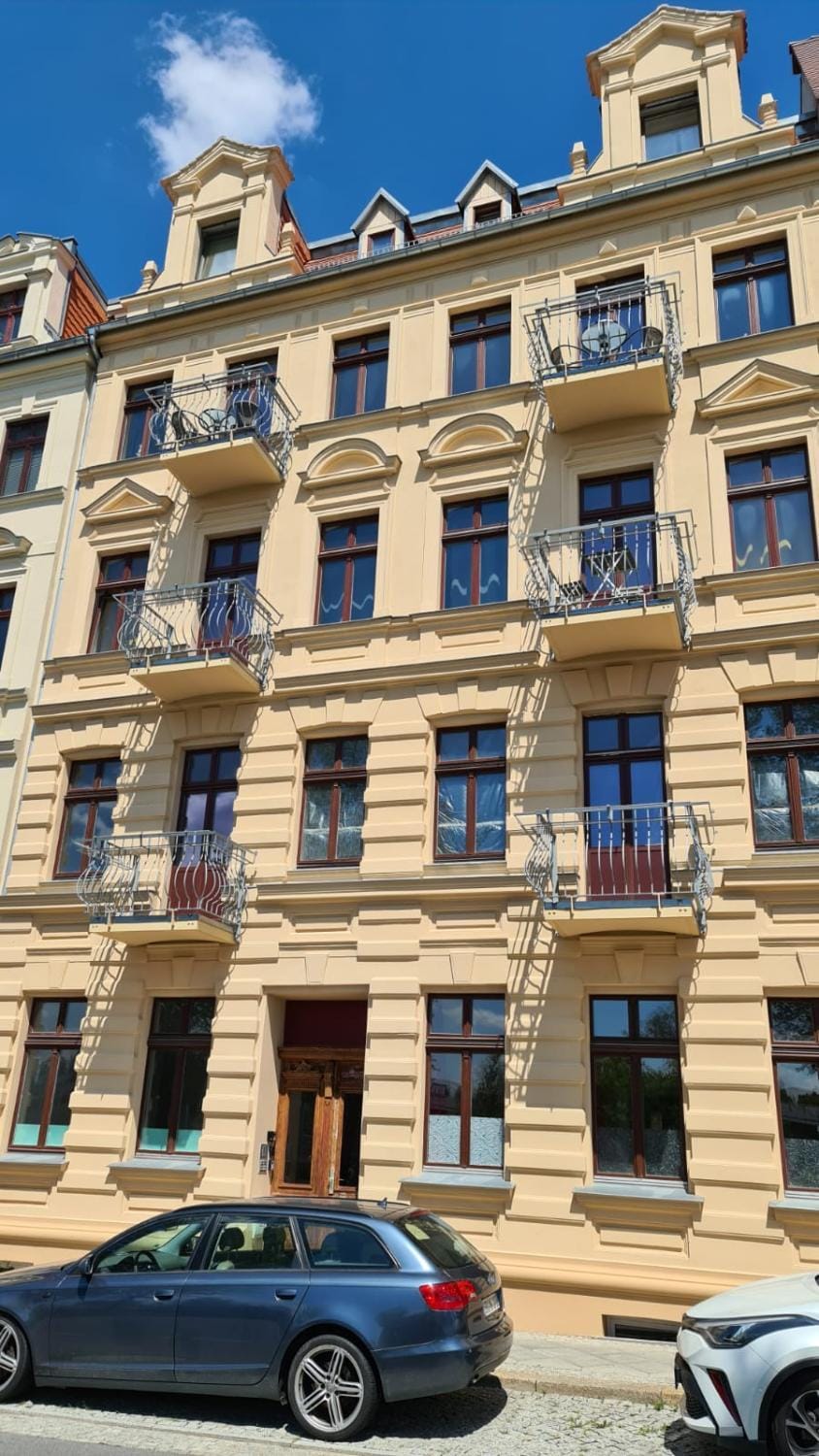Property building, Day, Location