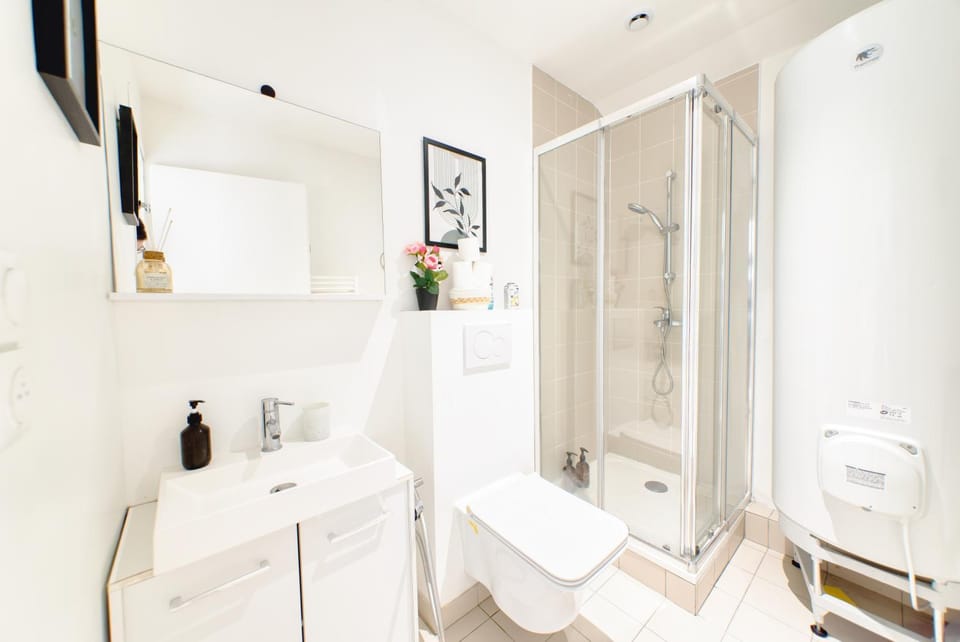 Shower, Toilet, Bathroom
