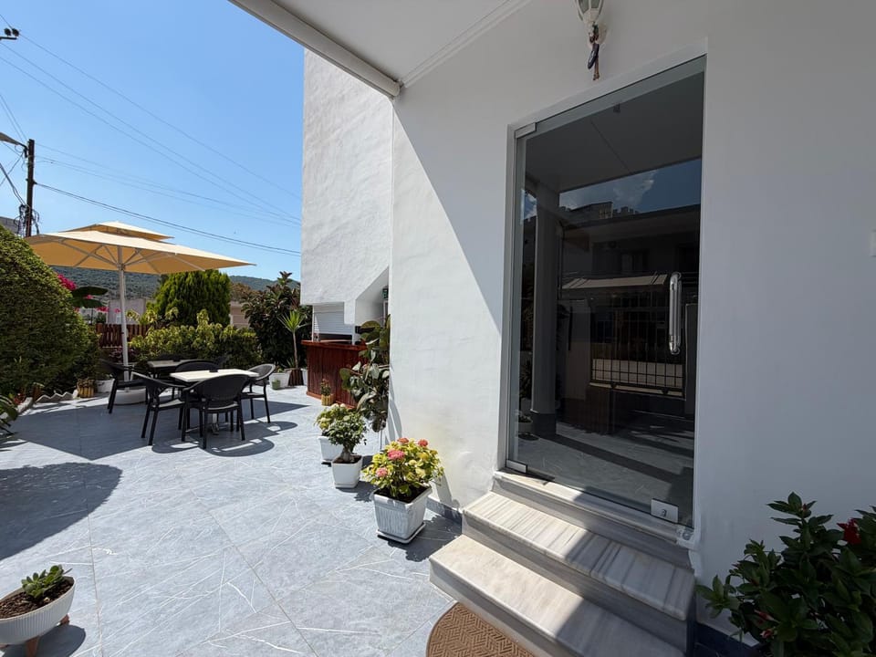 Vila Hergi Apartment in Ksamil