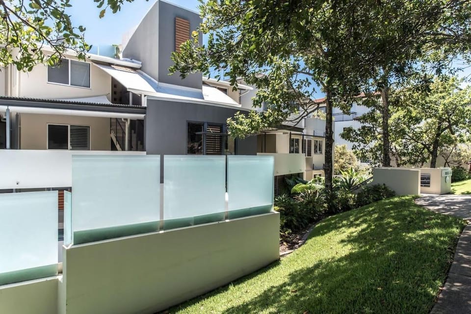 Heart of Sunshine Spacious Apt Pool and Garden Apartment in Noosa Heads