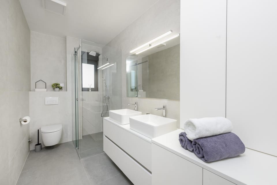 Shower, Toilet, Bathroom, towels