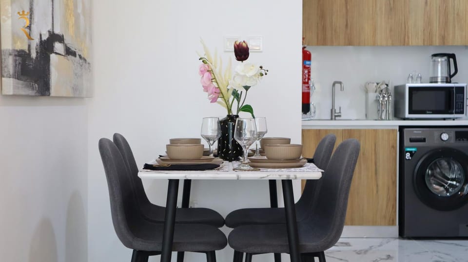 Kitchen or kitchenette, Dining area, minibar, oven, pet friendly, stove, toaster