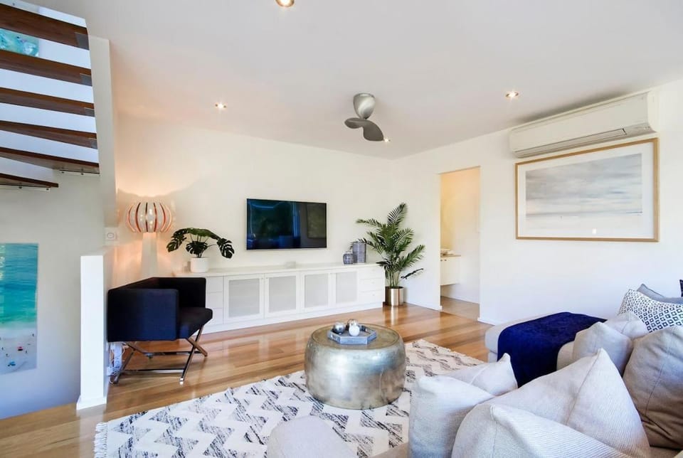 The Boat House Luxury Beachside with Heated pool House in Noosa Heads