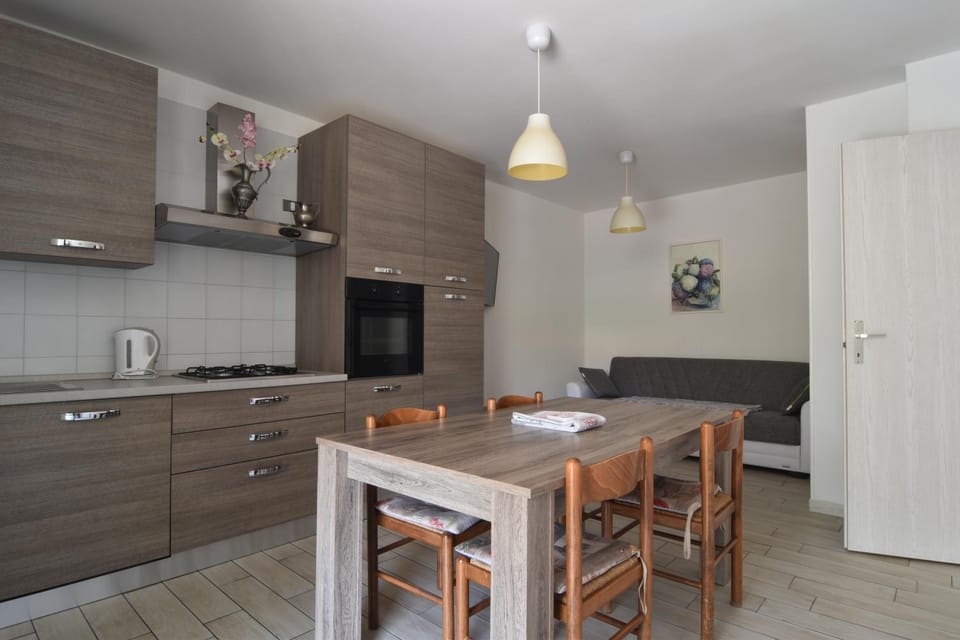 Kitchen or kitchenette, Seating area, Dining area, pet friendly, stove