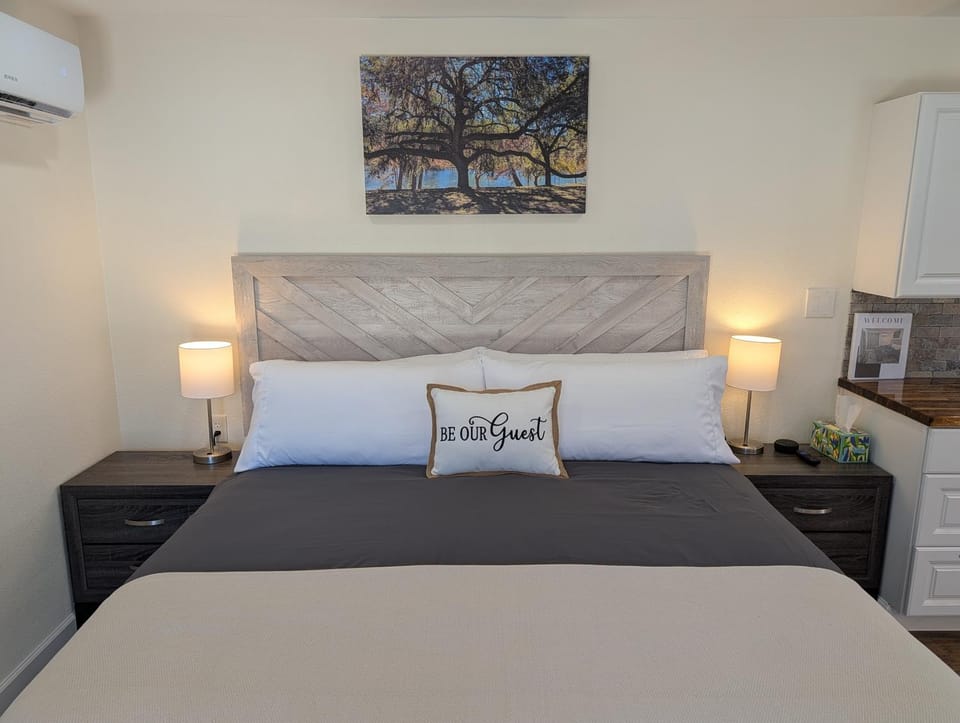 Bed, Bedroom, air conditioner