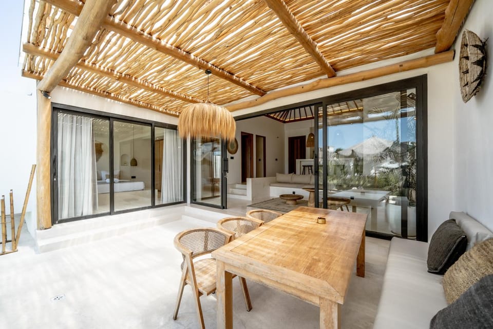 Patio, Living room