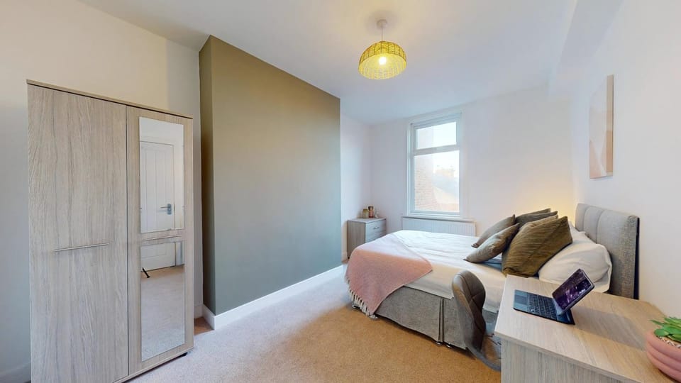 Bed, Bedroom